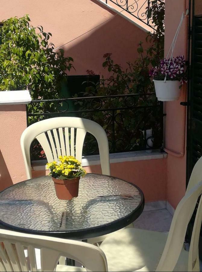 Marios Apartment Lakones Экстерьер фото